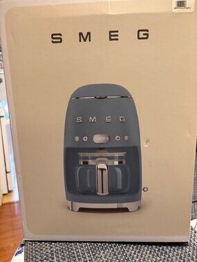 SMEG DRIP COFFE MAKER, FOGGY BLUE COLOR, BRAND NEW, NEVER USED. HGT 14" WDTH 10"